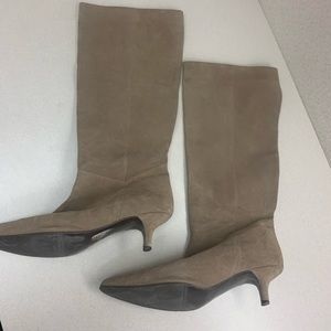 Beautiful tan suede pull on boots